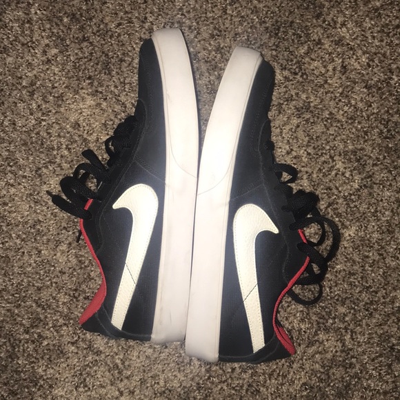 Nike’s - Picture 4 of 7